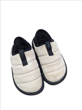 CROCS Quilted Slip-On Clogs in Cream and Black Classic Puff Moccasin Size 2